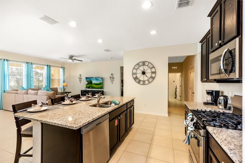 Fabulous 5 Bedroom Solterra Resort Villa Rental — photo 2