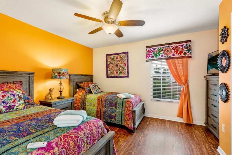 Large 6 Bed Formosa Gardens — photo 10