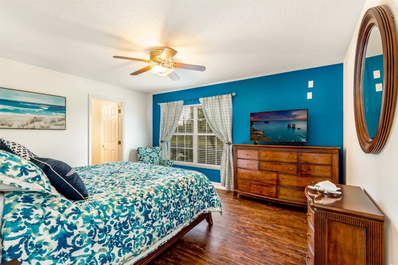Large 6 Bed Formosa Gardens — photo 11