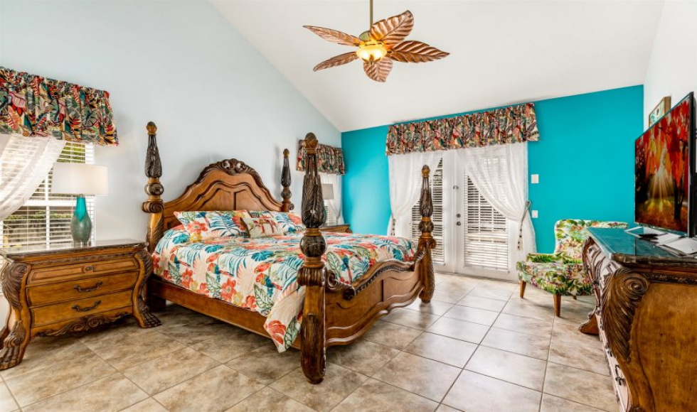 6 Bedrooms Bedrooms, ,5 BathroomsBathrooms,Villa,Vacation Rental,1102