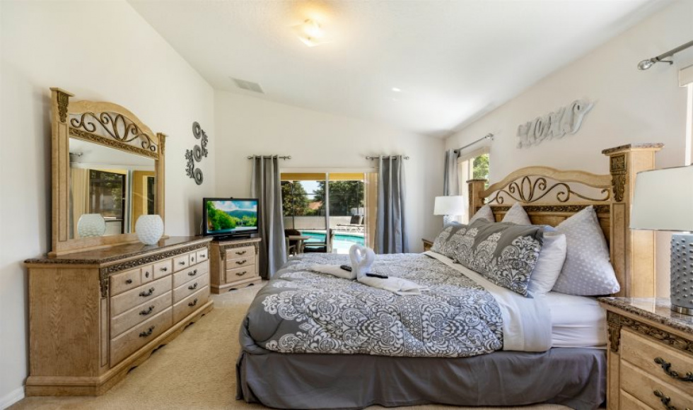 6 Bedrooms Bedrooms, ,3 BathroomsBathrooms,Villa,Vacation Rental,1105
