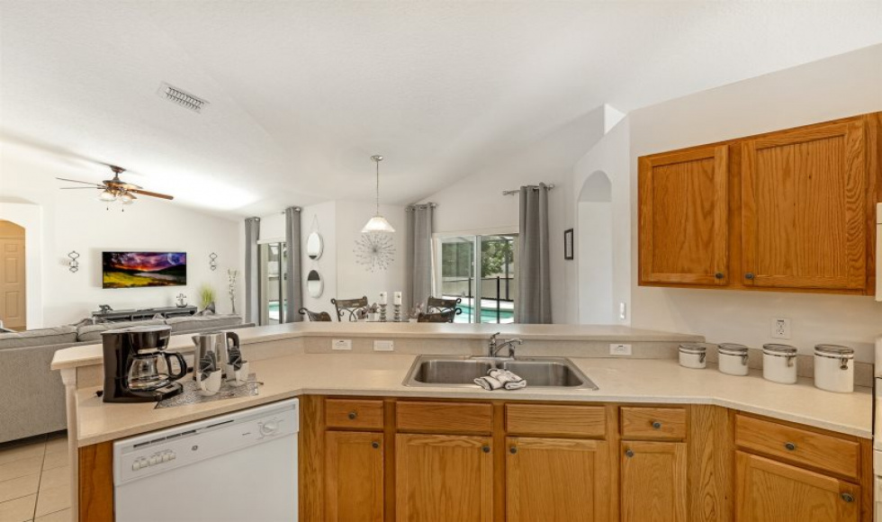 6 Bedrooms Bedrooms, ,3 BathroomsBathrooms,Villa,Vacation Rental,1105
