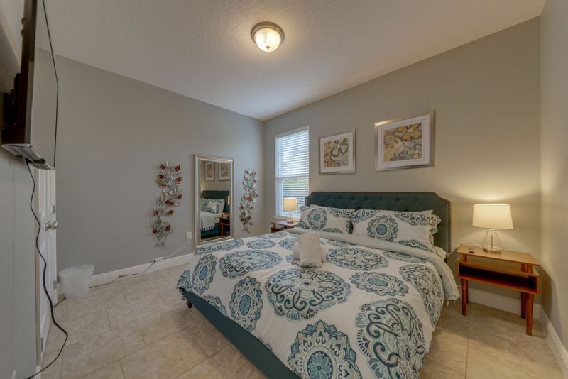 Spacious Solterra Resort Villa Rental — photo 7