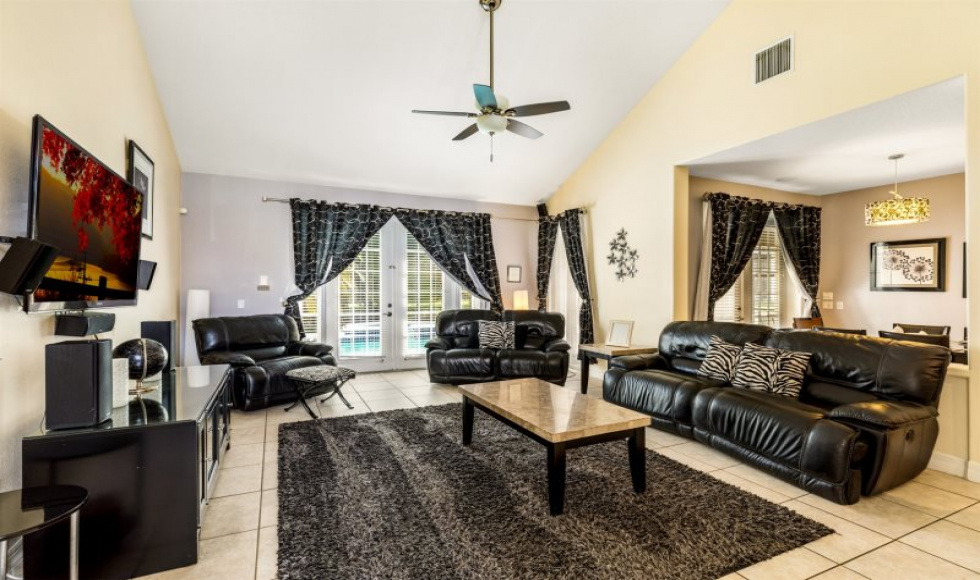 7 Bedrooms Bedrooms, ,6 BathroomsBathrooms,Villa,Vacation Rental,1112