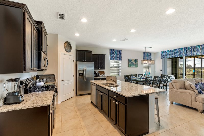 Welcome To Our 7 Bed Solterra Sunshine Villa — photo 17