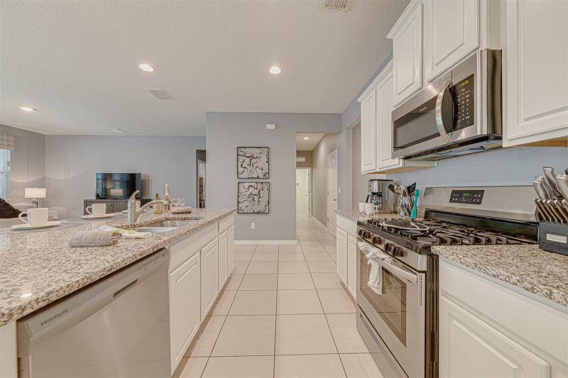 Spacious 7 Bedroom Solterra Villa Rental — photo 7