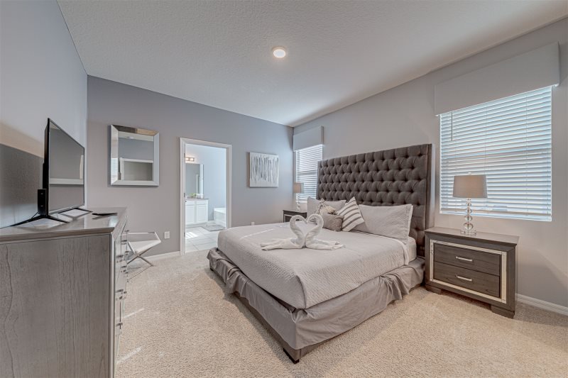 Spacious 7 Bedroom Solterra Villa Rental — photo 11