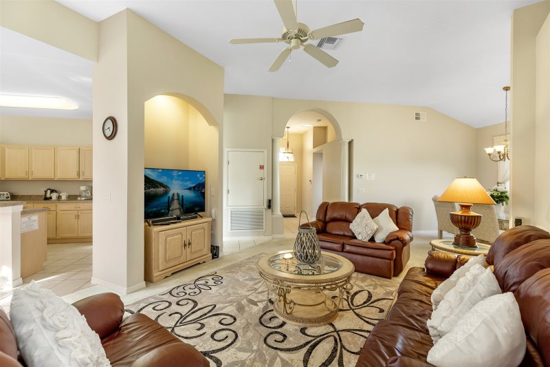 Beautiful 4 Bedroom 4.5 Bathroom Calabay Parc Villa — photo 4