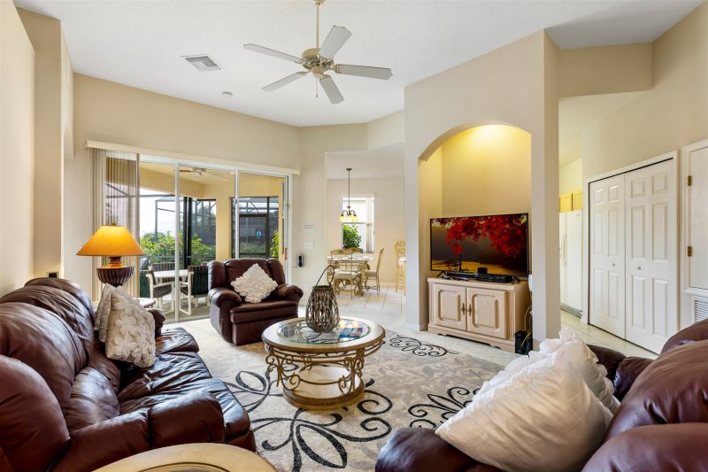 Beautiful 4 Bedroom 4.5 Bathroom Calabay Parc Villa — photo 5