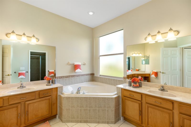 Beautiful 4 Bedroom 4.5 Bathroom Calabay Parc Villa — photo 7