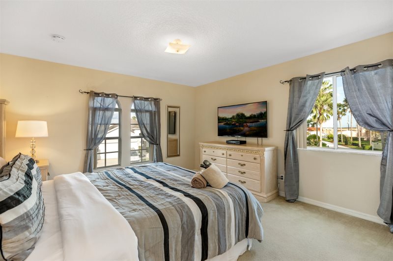 Beautiful 4 Bedroom 4.5 Bathroom Calabay Parc Villa — photo 9
