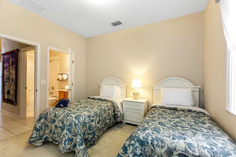 Beautiful 4 Bedroom 4.5 Bathroom Calabay Parc Villa — photo 10