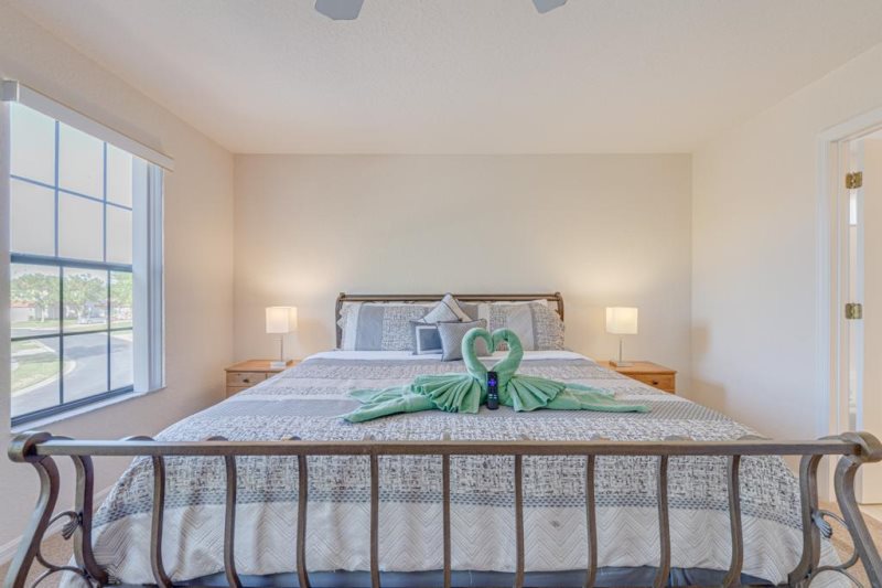 4 Bedromm 2 Bath High Grove Villa — photo 6
