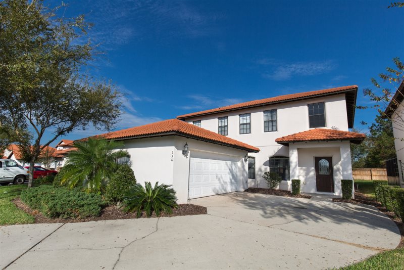 Beautiful Mediterranean Style 4 Bedroom High Grove Villa