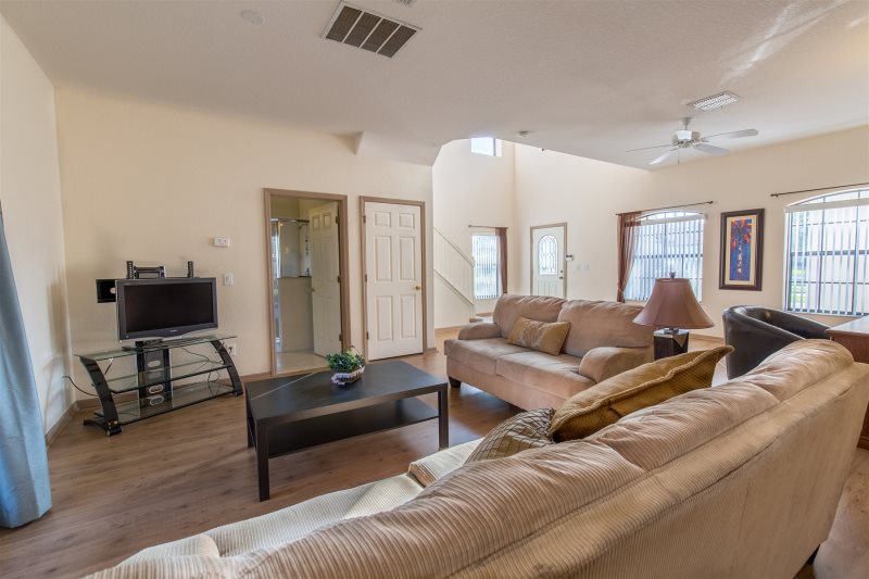 Beautiful Mediterranean Style 4 Bedroom High Grove Villa — photo 5