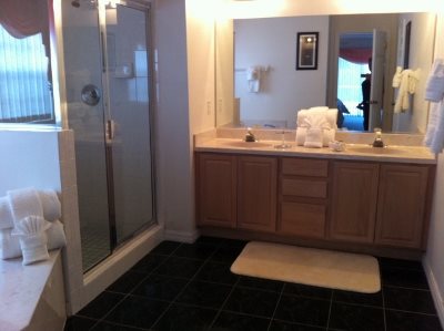 Fabulous 4 Bed Oak Island Villa — photo 5
