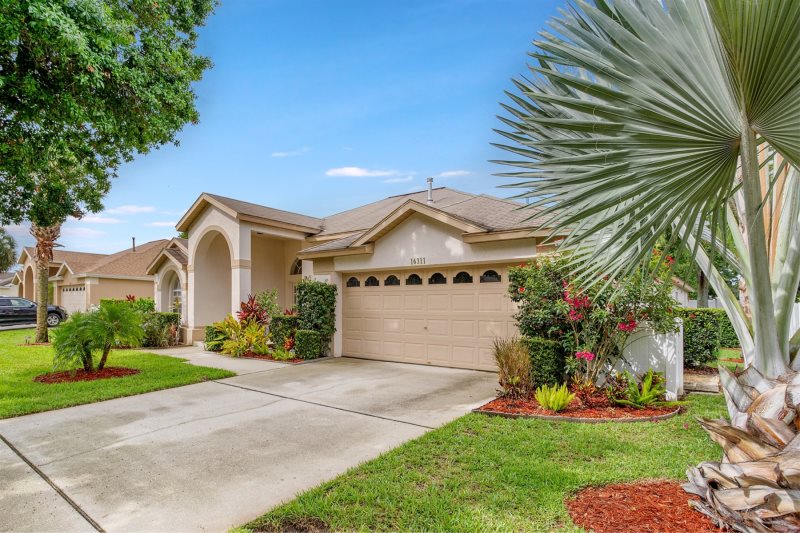 Stunning 4 Bed, 3 Bath Orange Tree Villa