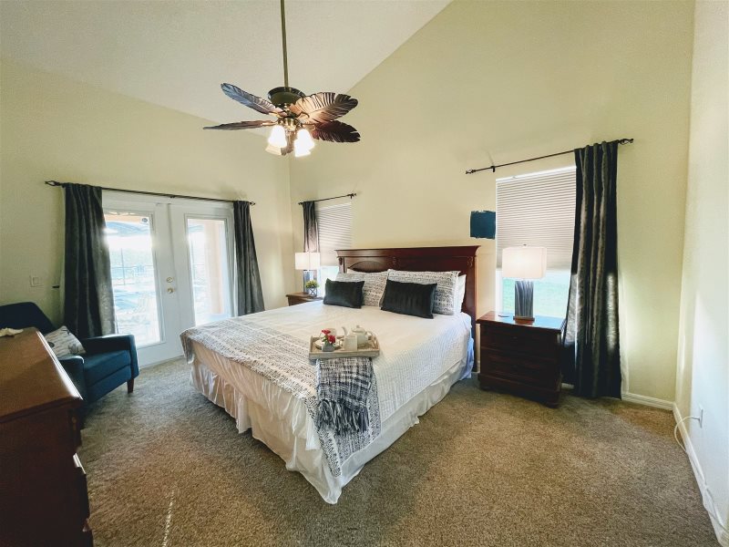 Peaceful Lakefront Orange Tree Villa — photo 8