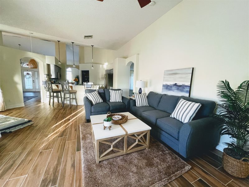 Peaceful Lakefront Orange Tree Villa — photo 2