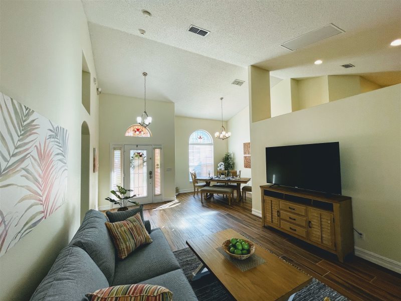 Peaceful Lakefront Orange Tree Villa — photo 4