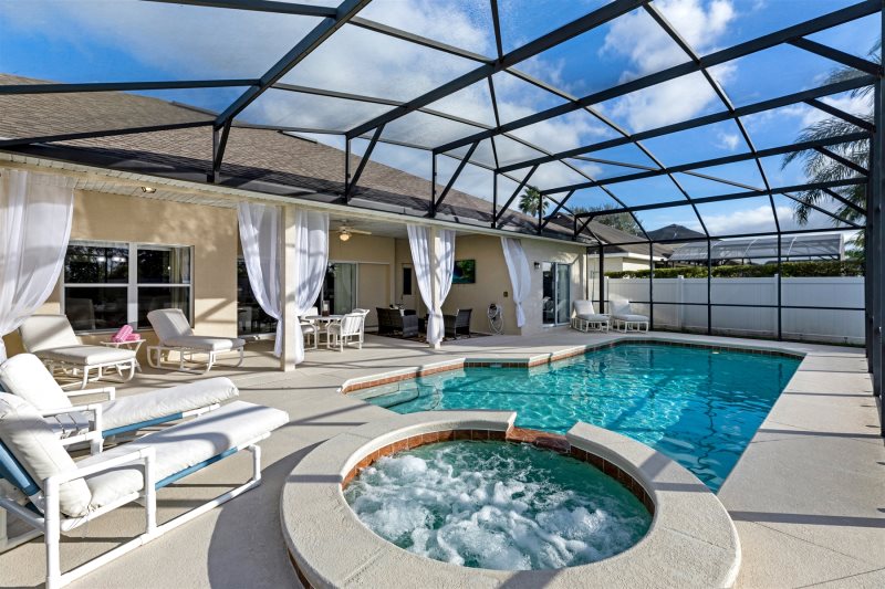 Beautiful home with private pool and spa near to Champions Gate and Di