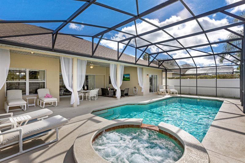 Beautiful home with private pool and spa near to Champions Gate and Di — photo 2