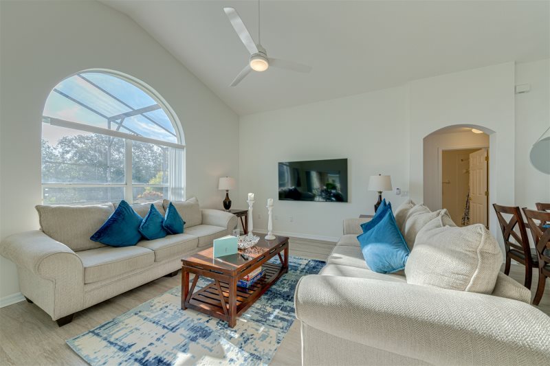 Stunning Newly Renovated Home With A Large East Facing Pool — photo 3