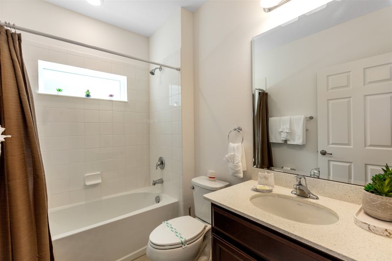 Beautiful 5 Bed 4 Bath Laurel Estates Villa Rental — photo 12