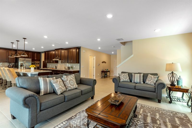 Beautiful 5 Bed 4 Bath Laurel Estates Villa Rental — photo 2