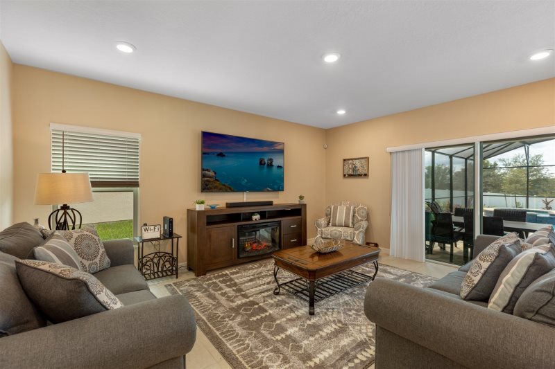 Beautiful 5 Bed 4 Bath Laurel Estates Villa Rental — photo 3