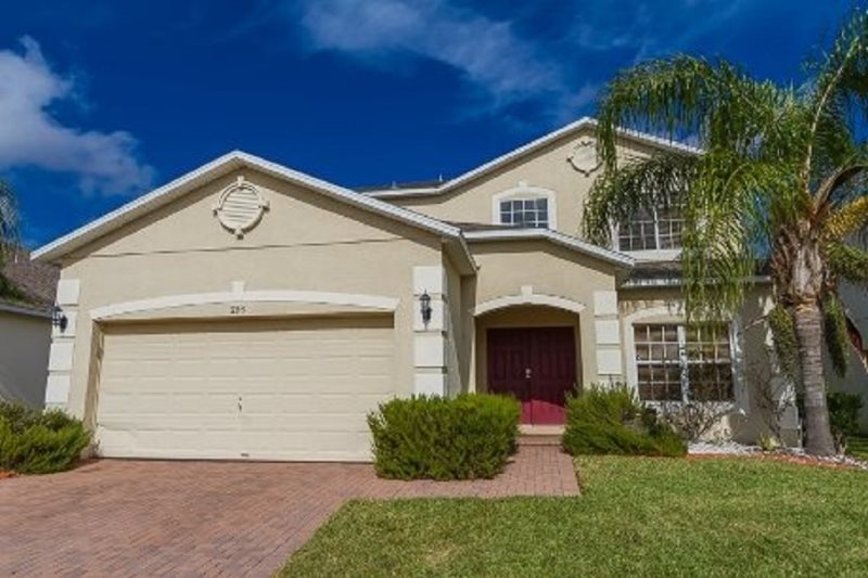 Fabulous 5 Bed Legacy Park Villa Rental — photo 1
