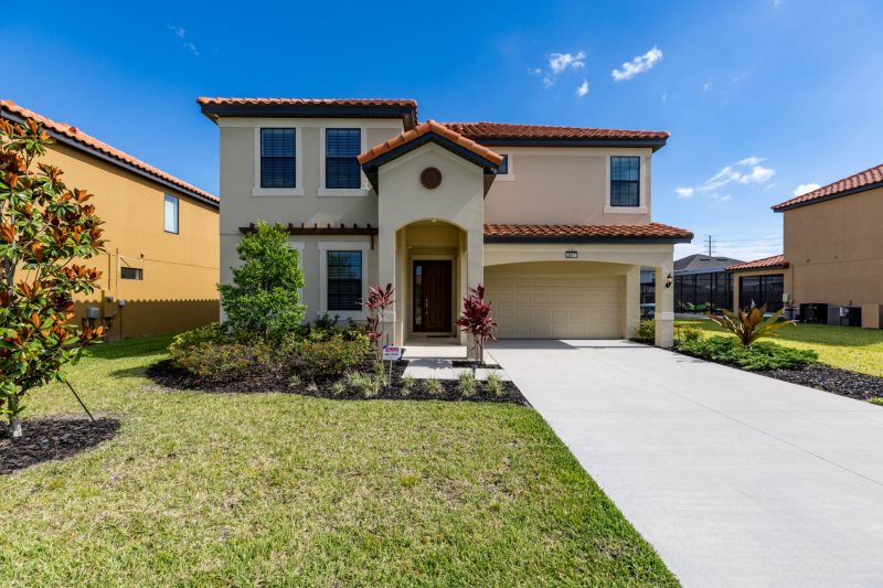 Gorgeous South Facing 5 Bed Providence Rental