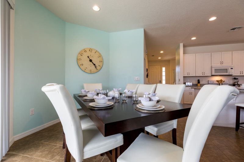 Gorgeous South Facing 5 Bed Providence Rental — photo 5