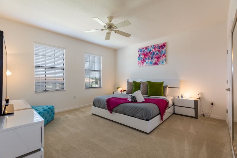 Gorgeous South Facing 5 Bed Providence Rental — photo 7